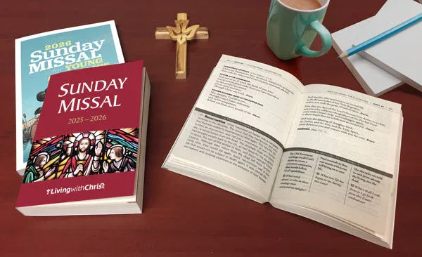 Sunday Missal (Living with Christ)